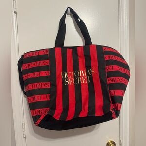 VICTORIAS SECRET THE PERFECT RED WEEKENDER TOTE BEACH BAG ZIPPER BLACK STRIPED